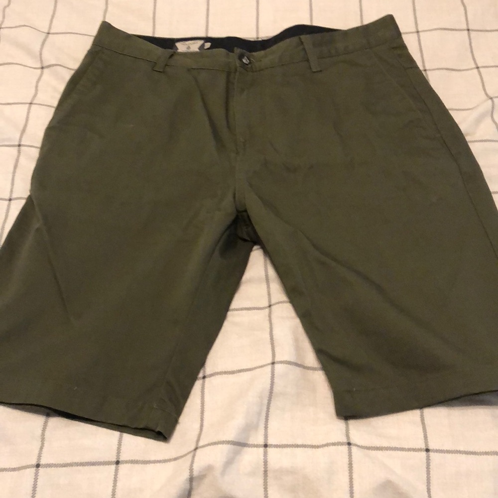 Volcom size 33 shorts